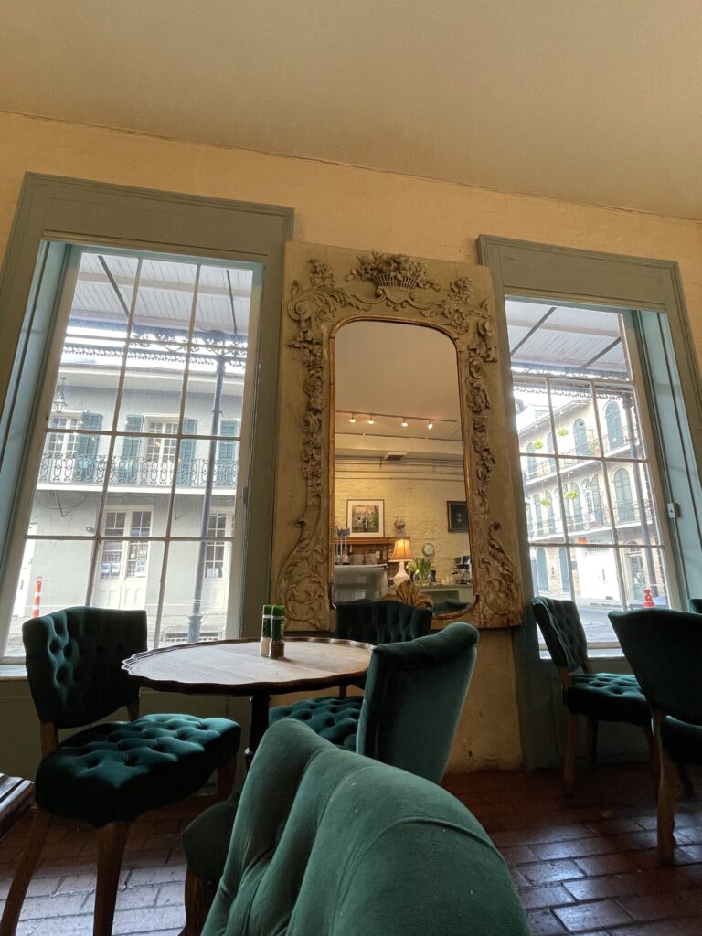 Gallery Café Amelie